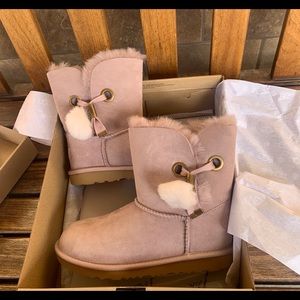 UGG Water resistant BIG KIDS boots sz 13,1,2,3 NEW